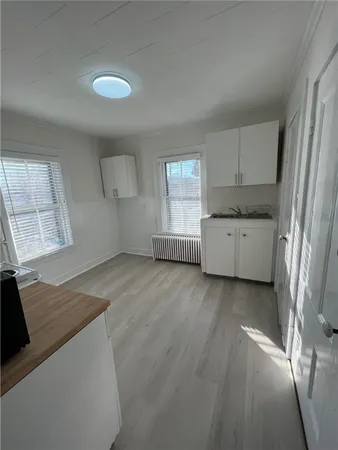 $2,000 | 30 Channing Street, Unit 3, Newport, RI 02840