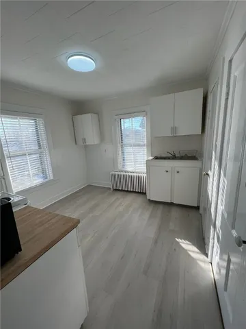 $2,000 | 30 Channing Street, Unit 3, Newport, RI 02840