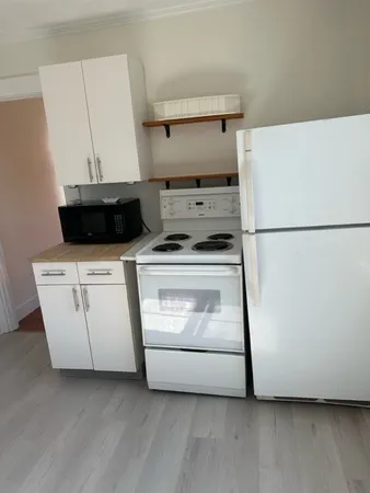 $2,000 | 30 Channing Street, Unit 3, Newport, RI 02840