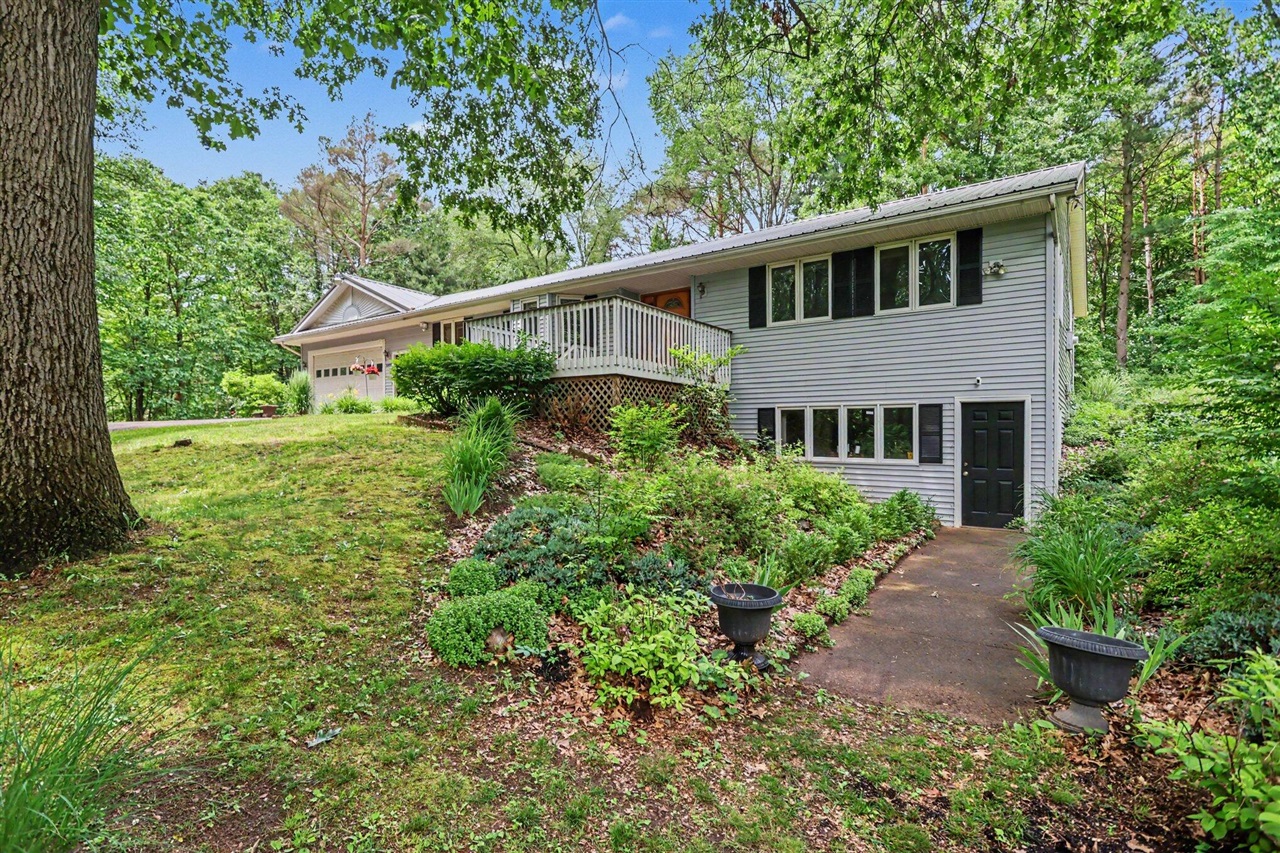 2985 West Kirby Road Battle Creek, MI 49017 - Photo 2 of 33