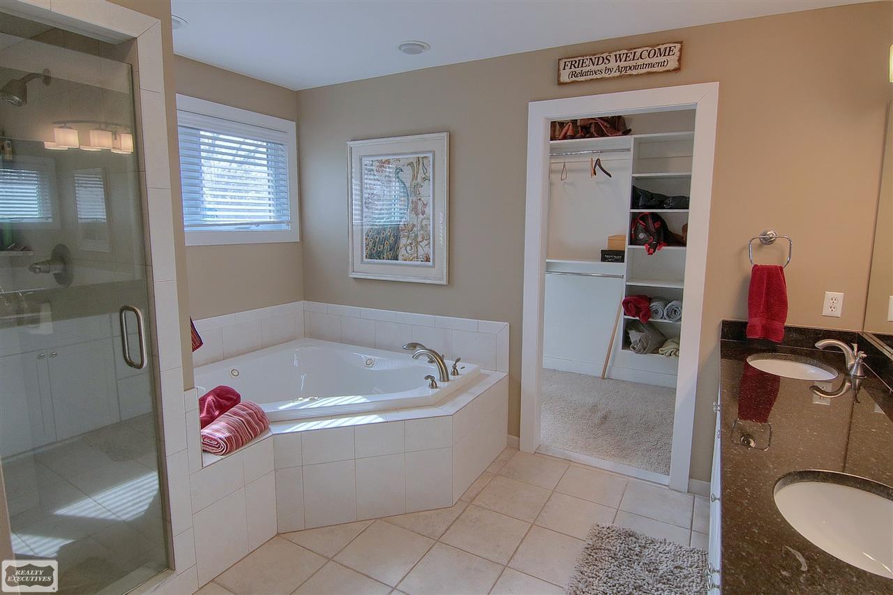 633 1st Street Rochester, MI 48307 - Photo 17 of 29 31345291-16.JPG