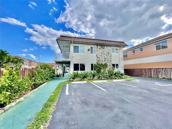 $2,200 | 174 East 5th Street, Unit 1, Hialeah, FL 33010