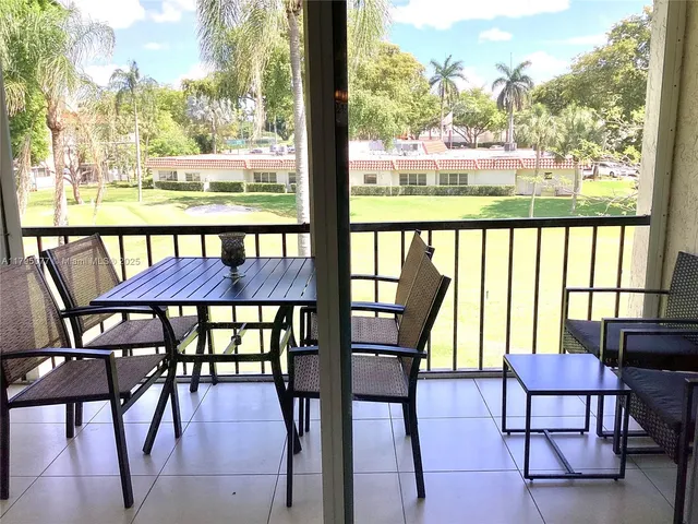 $2,000 | 8962 South Hollybrook Boulevard, Unit 305, Pembroke Pines, FL 33025