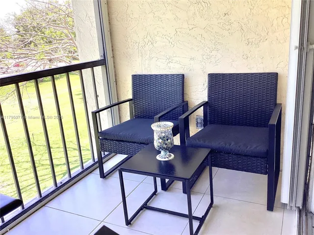 $2,000 | 8962 South Hollybrook Boulevard, Unit 305, Pembroke Pines, FL 33025