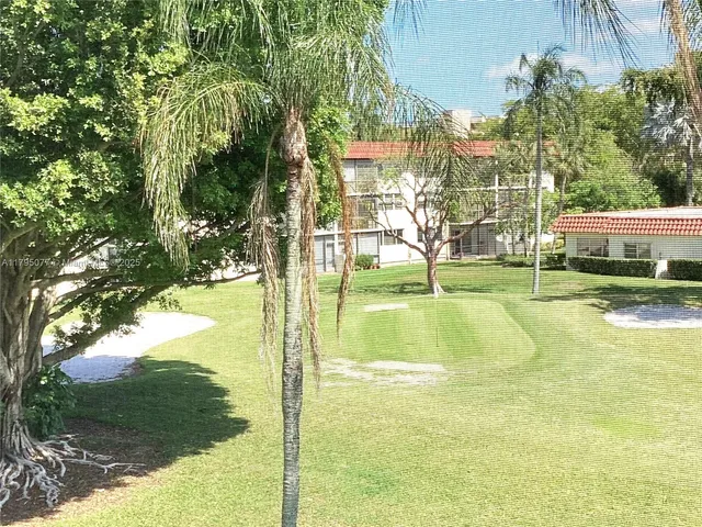 $2,000 | 8962 South Hollybrook Boulevard, Unit 305, Pembroke Pines, FL 33025