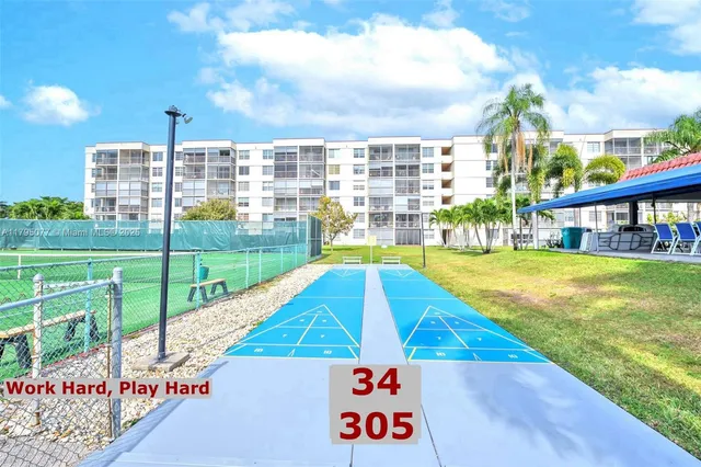 $2,000 | 8962 South Hollybrook Boulevard, Unit 305, Pembroke Pines, FL 33025