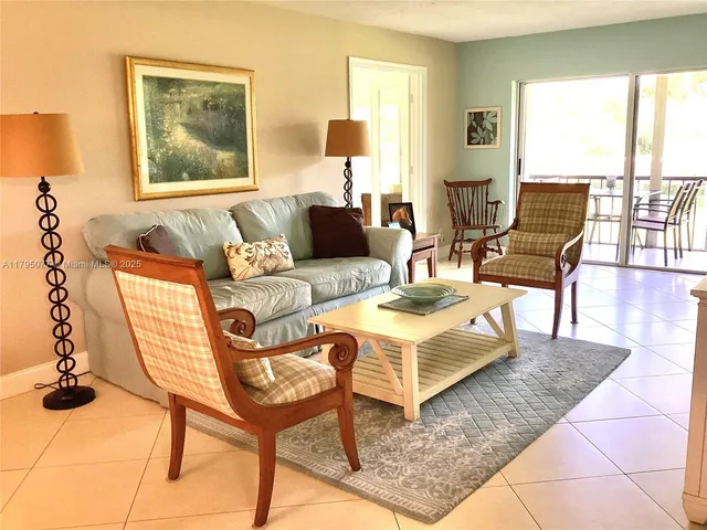 $2,000 | 8962 South Hollybrook Boulevard, Unit 305, Pembroke Pines, FL 33025