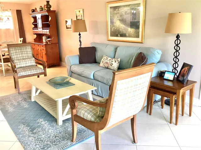 $2,000 | 8962 South Hollybrook Boulevard, Unit 305, Pembroke Pines, FL 33025