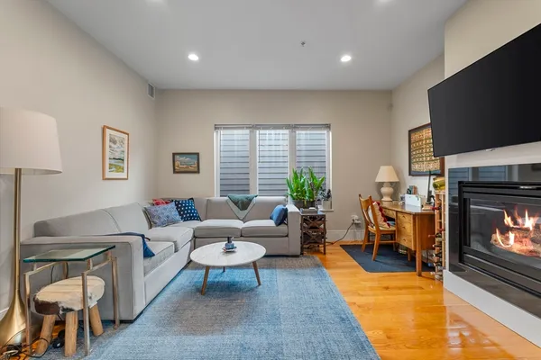 $4,700 | 200 Silver Street, Unit 5, Boston, MA 02127