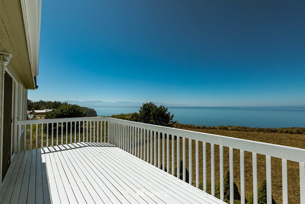 2013 West Beach Road Oak Harbor, WA 98277 - Photo 2 of 25 Gallery Image 2