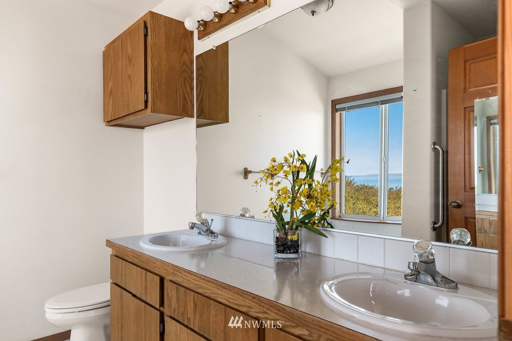 2013 West Beach Road Oak Harbor, WA 98277 - Photo 12 of 25 Gallery Image 12