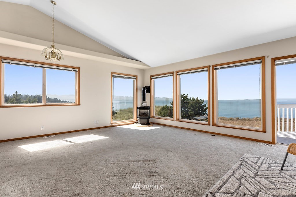 2013 West Beach Road Oak Harbor, WA 98277 - Photo 4 of 25 Gallery Image 4