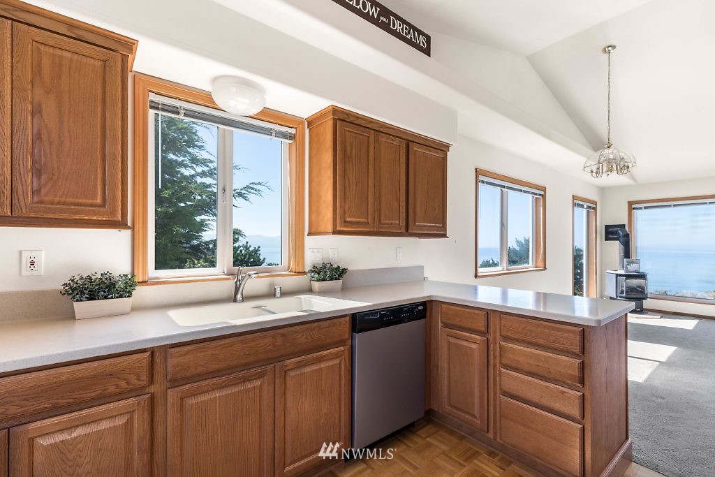2013 West Beach Road Oak Harbor, WA 98277 - Photo 8 of 25 Gallery Image 8