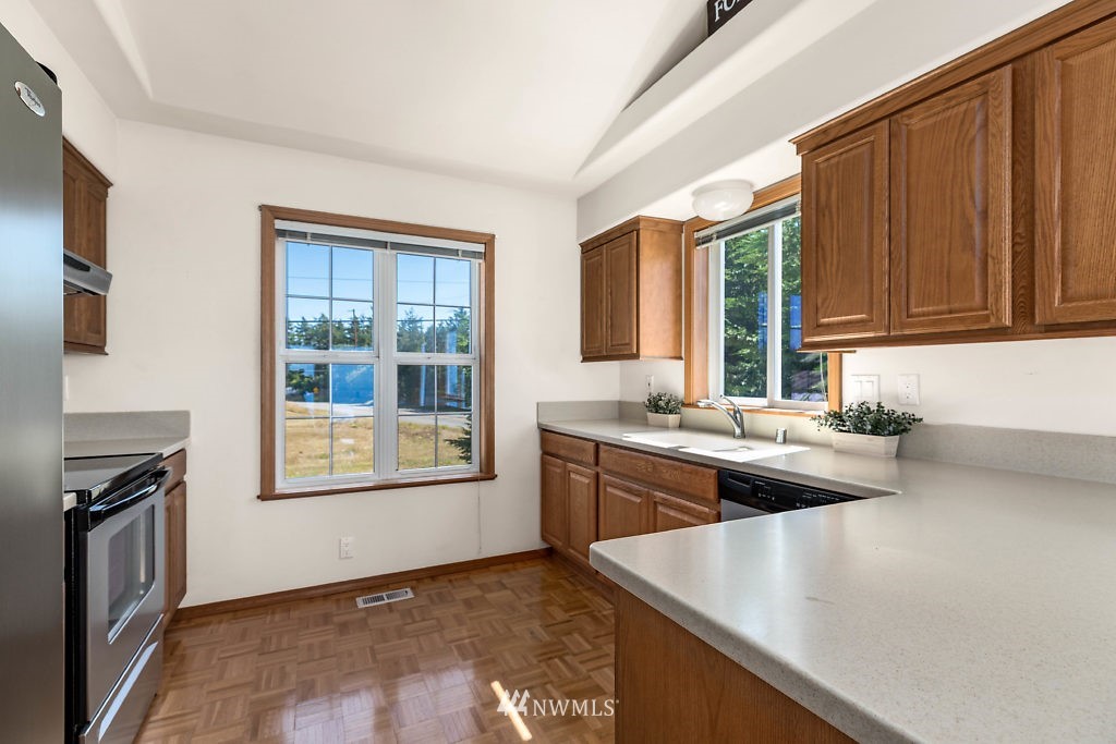 2013 West Beach Road Oak Harbor, WA 98277 - Photo 9 of 25 Gallery Image 9