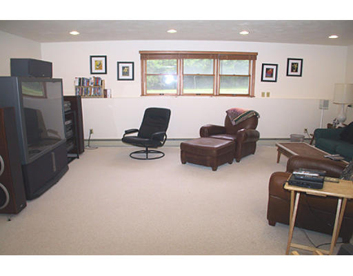 12 Old Farm Road Wayland, MA 01778 - Photo 6 of 11 Gallery Image 6