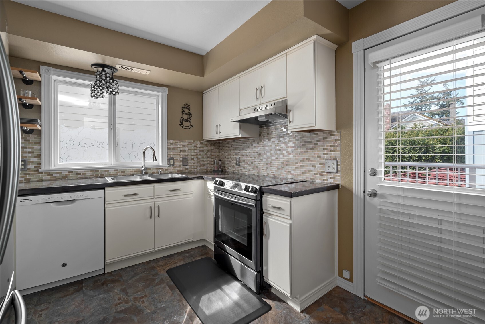 30875 State Rte 20, Unit B1 Oak Harbor, WA 98277 - Photo 5 of 24