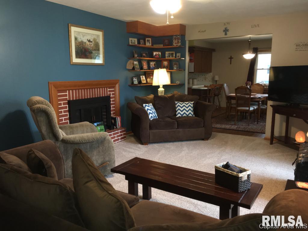 140 East Tanner Street Waverly, IL 62692 - Photo 3 of 18