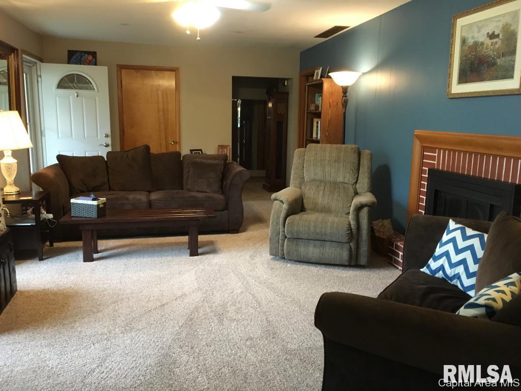 140 East Tanner Street Waverly, IL 62692 - Photo 4 of 18
