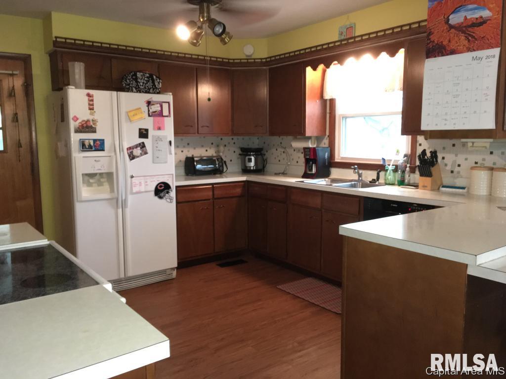 140 East Tanner Street Waverly, IL 62692 - Photo 5 of 18