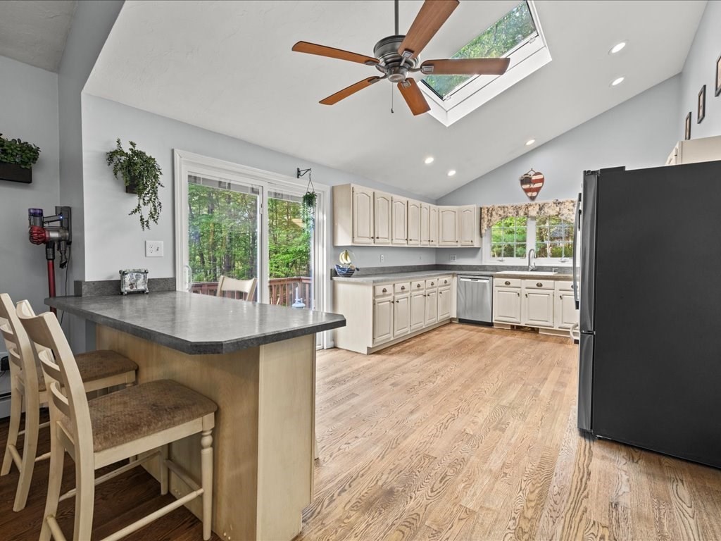 235 Stone School Road Sutton, MA 01590 - Photo 10 of 41