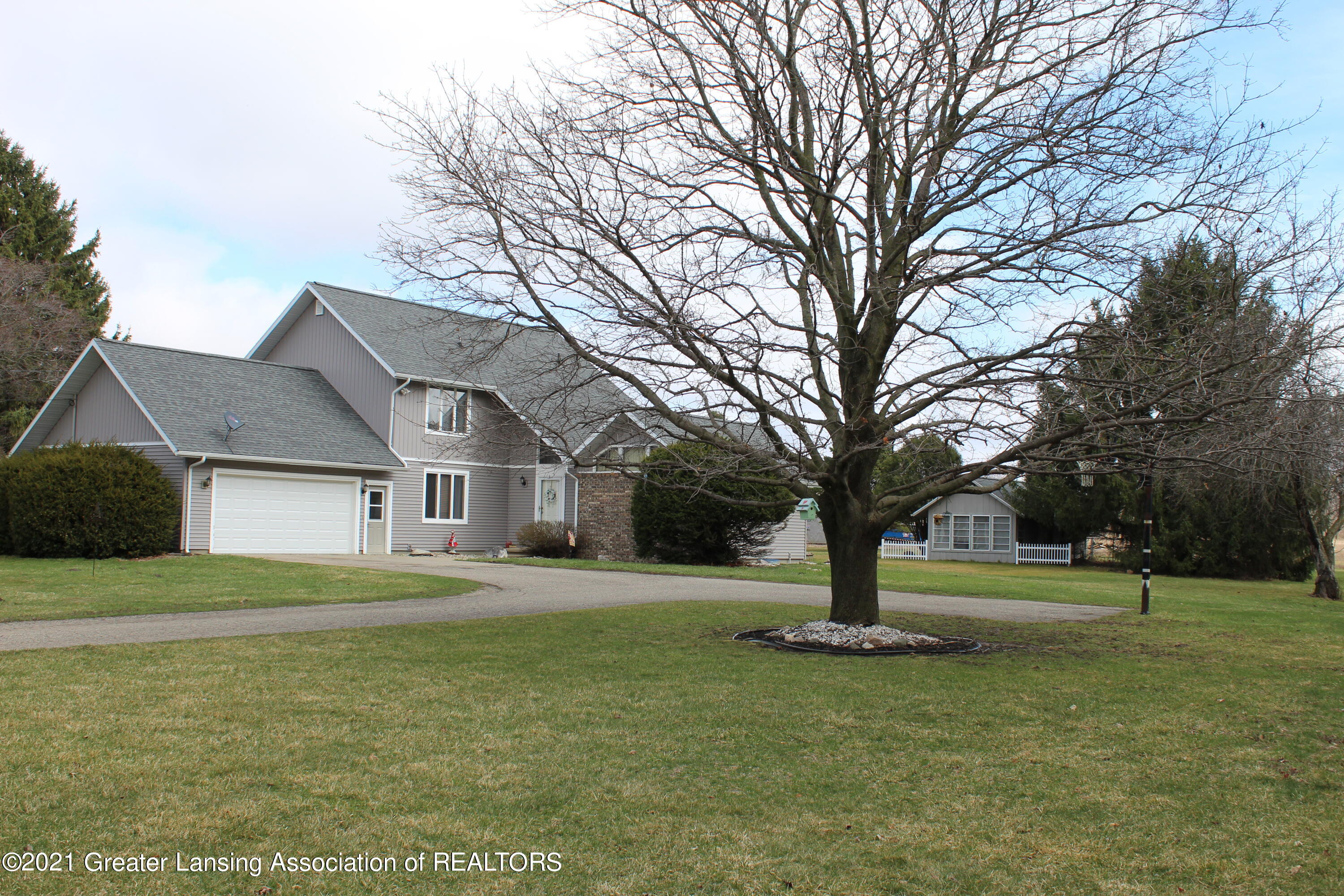 1086 North Wheaton Road Charlotte, MI 48813 - Photo 2 of 40 2