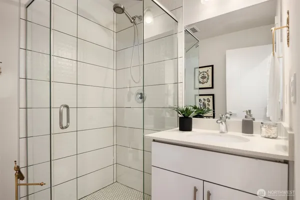 $3,300 | 4321 South Webster Street, Unit E, Seattle, WA 98118