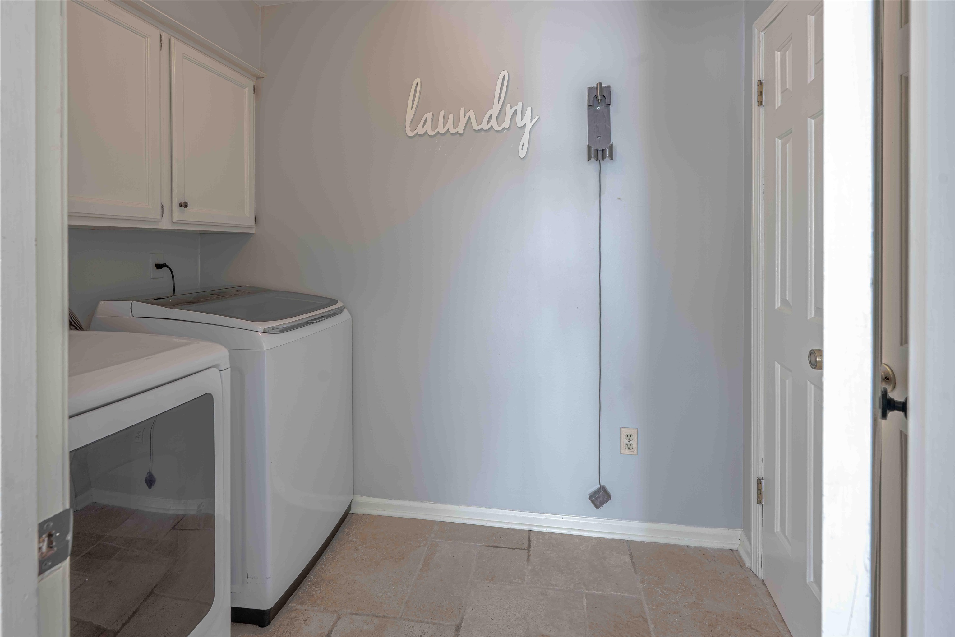 8883 Farmoor Road Germantown, TN 38139 - Photo 19 of 34 Laundry area featuring separate washer and dryer and cabinet space