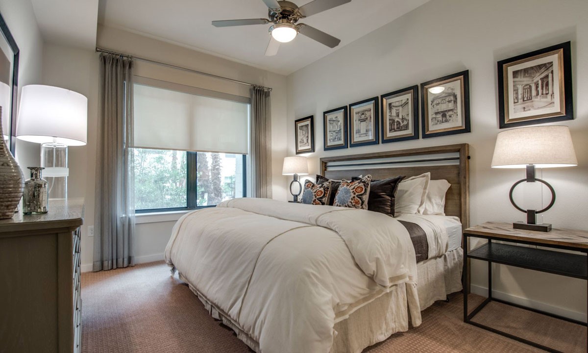 500 Crawford Street, Unit 348 Houston, TX 77002 - Photo 4 of 15 a bedroom with a large bed and a chandelier