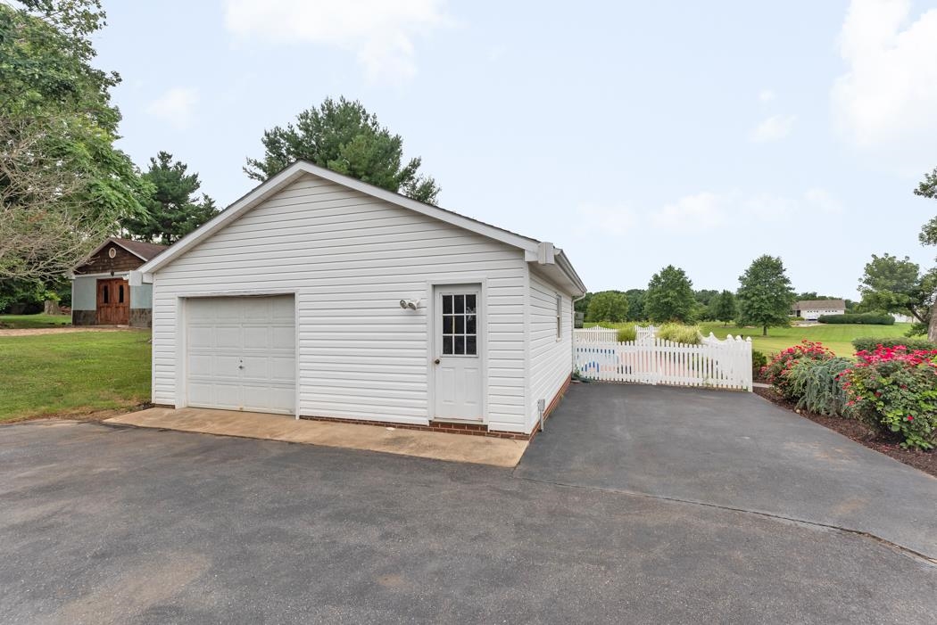173 Offliter Road Stuarts Draft, VA 24477 - Photo 3 of 71 Gallery Image 3