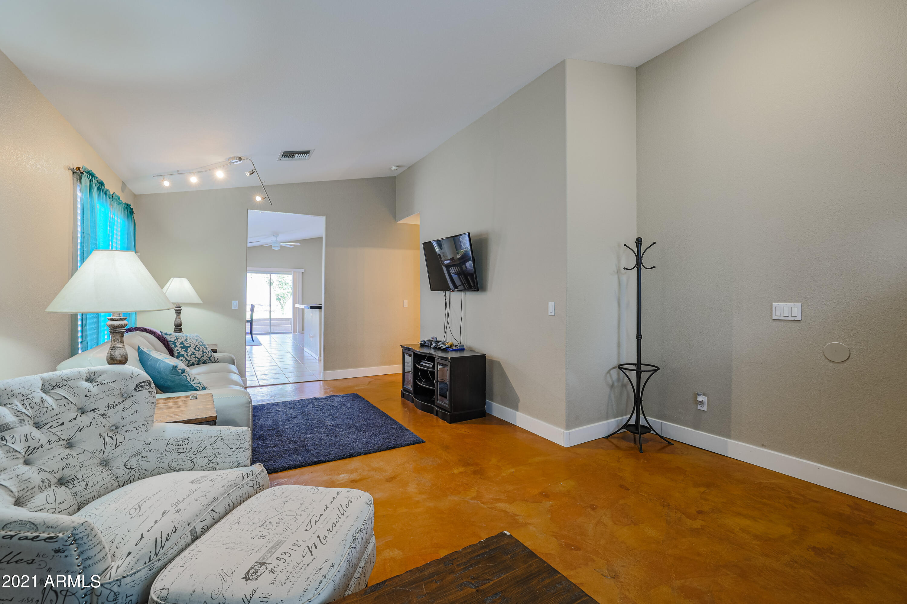 1350 East Shangri La Road Phoenix, AZ 85020 - Photo 5 of 33 B (2)
