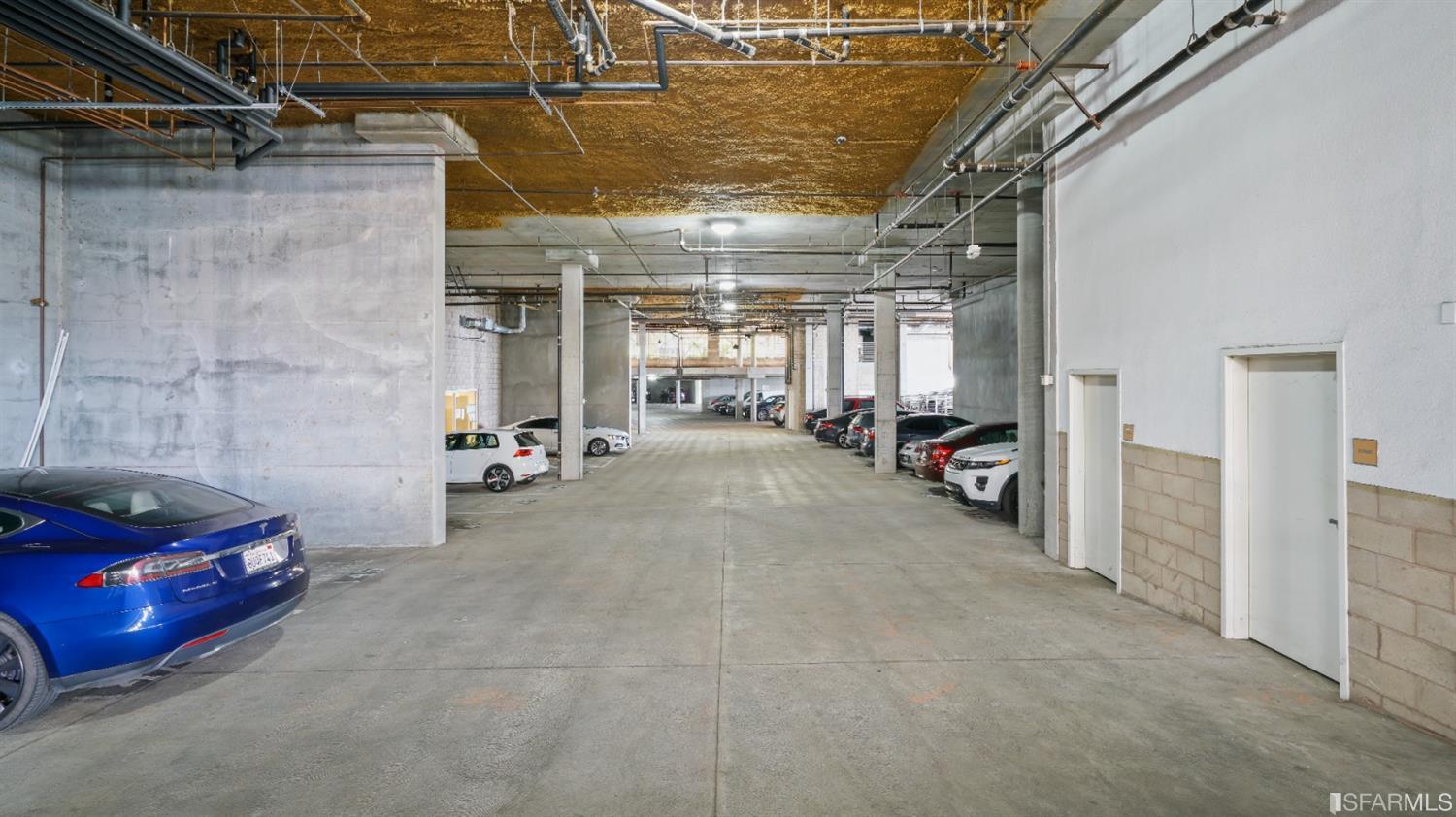 301 Crescent Court, Unit 3117 San Francisco, CA 94134 - Photo 29 of 34 a living room with furniture