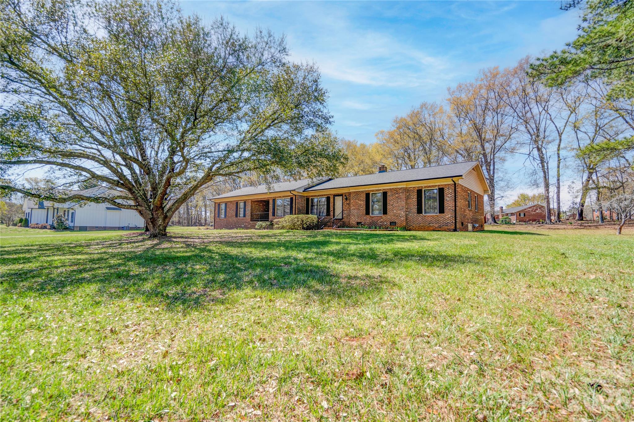 431 North Main Street Shelby, NC 28152 - Photo 1 of 37 a front view of house with yard and green space