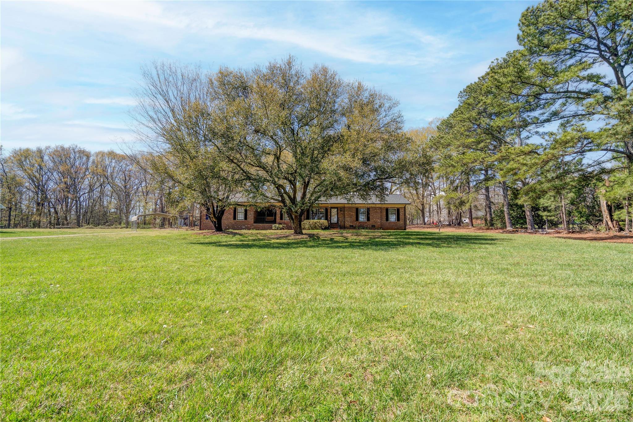 431 North Main Street Shelby, NC 28152 - Photo 2 of 37 a front view of a house with garden