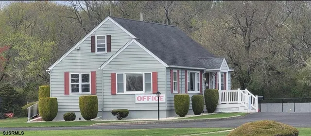 a view of house with a yard