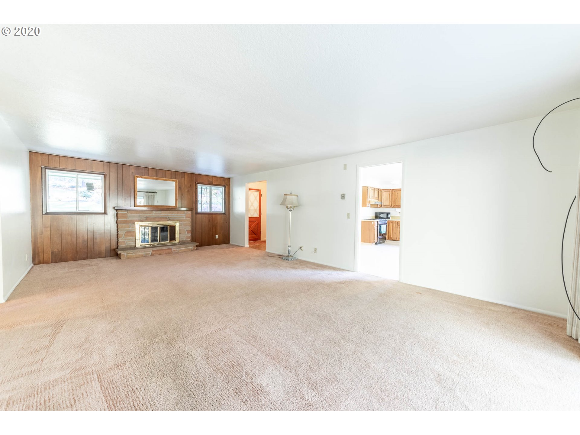 41003 Deerhorn Road Springfield, OR 97478 - Photo 3 of 31 Gallery Image 3