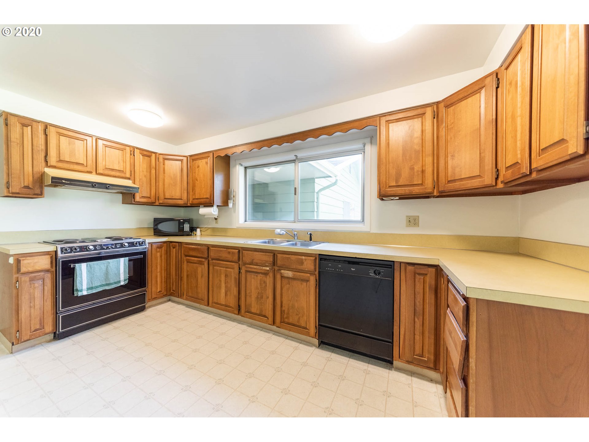 41003 Deerhorn Road Springfield, OR 97478 - Photo 6 of 31 Gallery Image 6