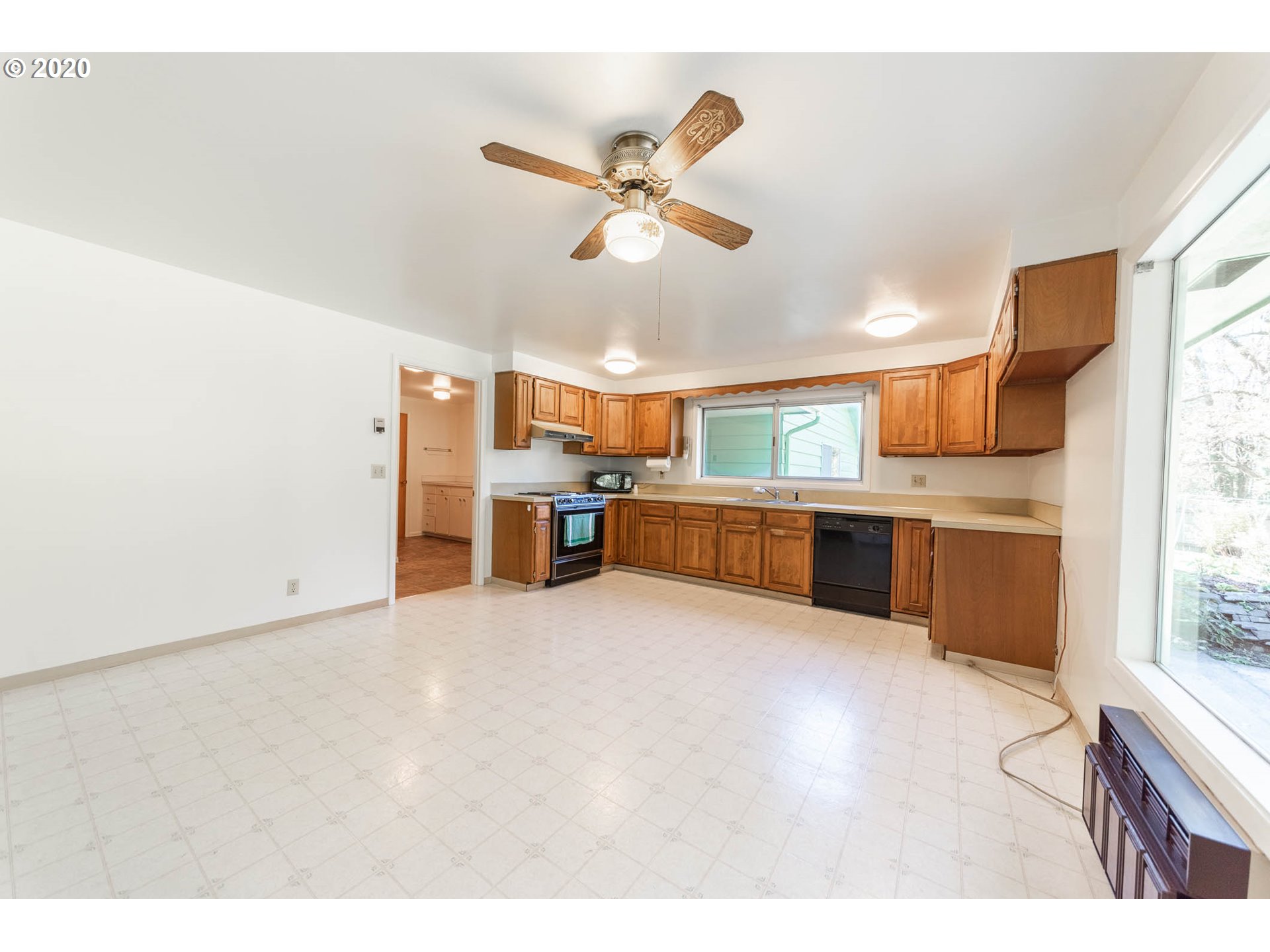 41003 Deerhorn Road Springfield, OR 97478 - Photo 8 of 31 Gallery Image 8