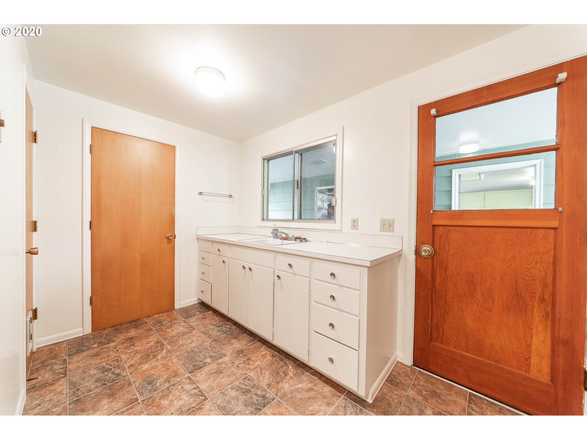 41003 Deerhorn Road Springfield, OR 97478 - Photo 9 of 31 Gallery Image 9