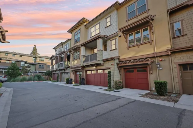 a black and white photo of a picture