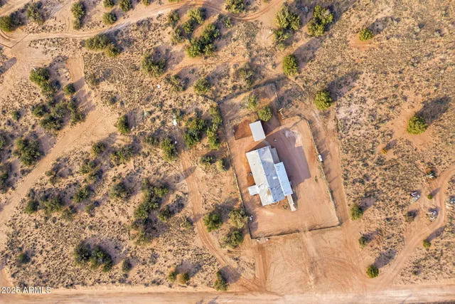 a view of a large yard