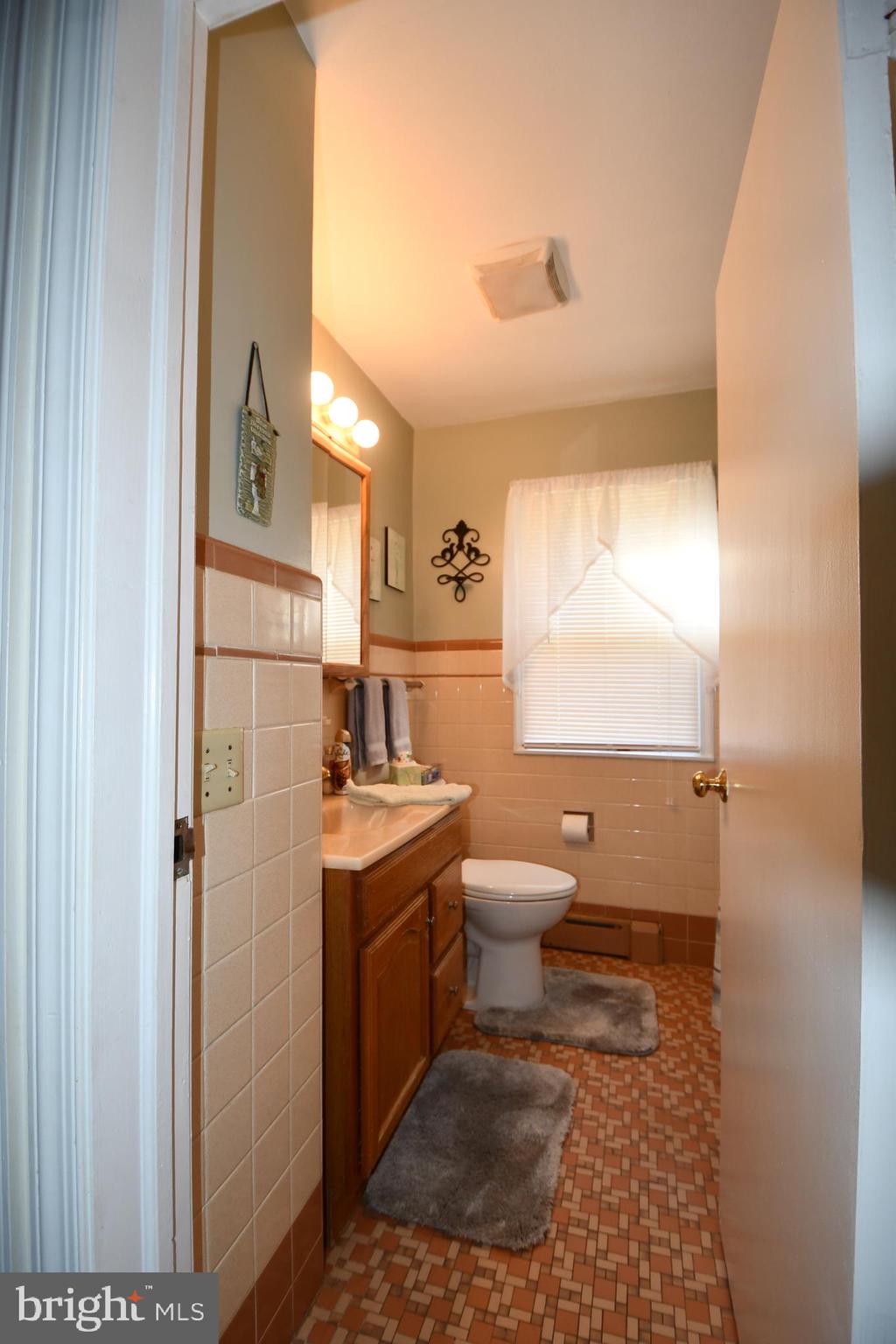 3033 Windy Bush Road New Hope, PA 18938 - Photo 15 of 39 Hall bath