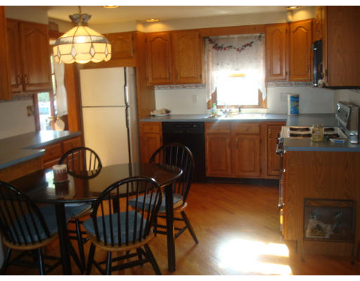 100 Thompson Road Weymouth, MA 02191 - Photo 5 of 12