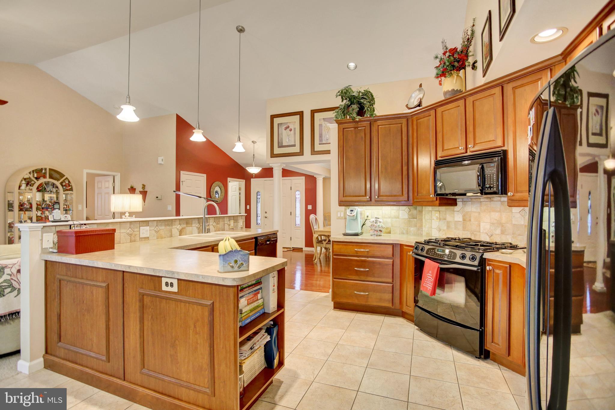 23 Orion Road Boiling Springs, PA 17007 - Photo 13 of 36 Kitchen with Gas Range
