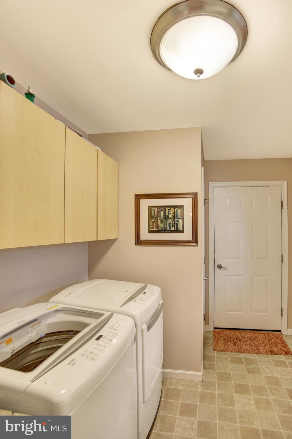 23 Orion Road Boiling Springs, PA 17007 - Photo 17 of 36 Laundry Room - washer and dryer convey