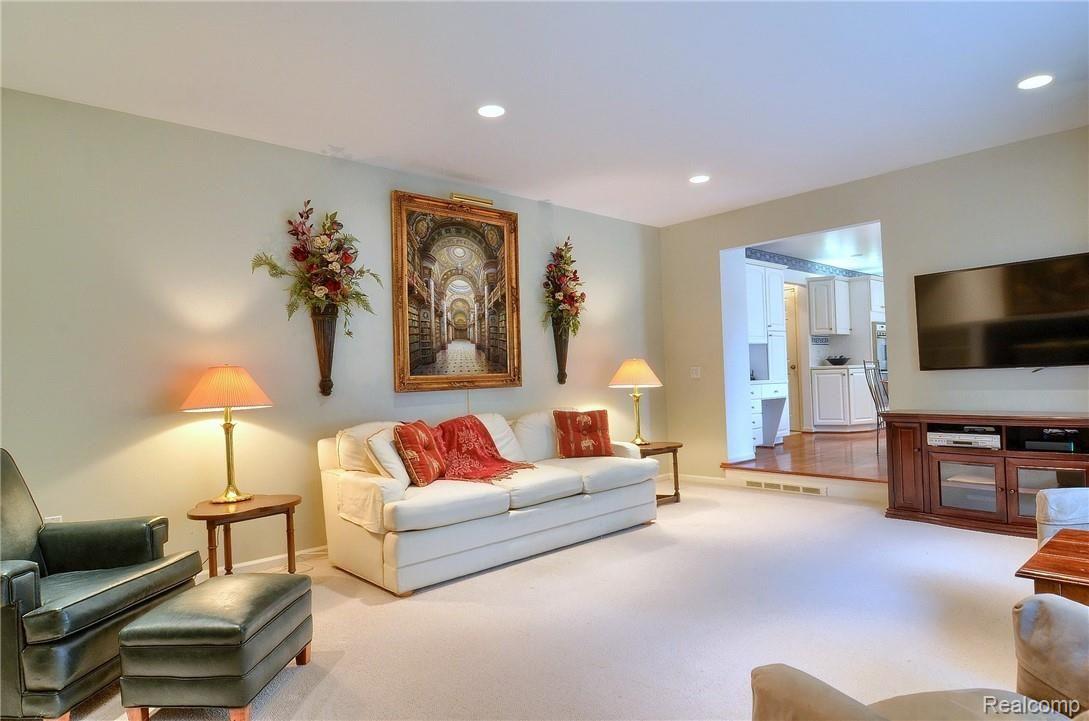 4864 Rivers Edge Drive Troy, MI 48098 - Photo 18 of 39 Family_Room_3rd_View.jpg