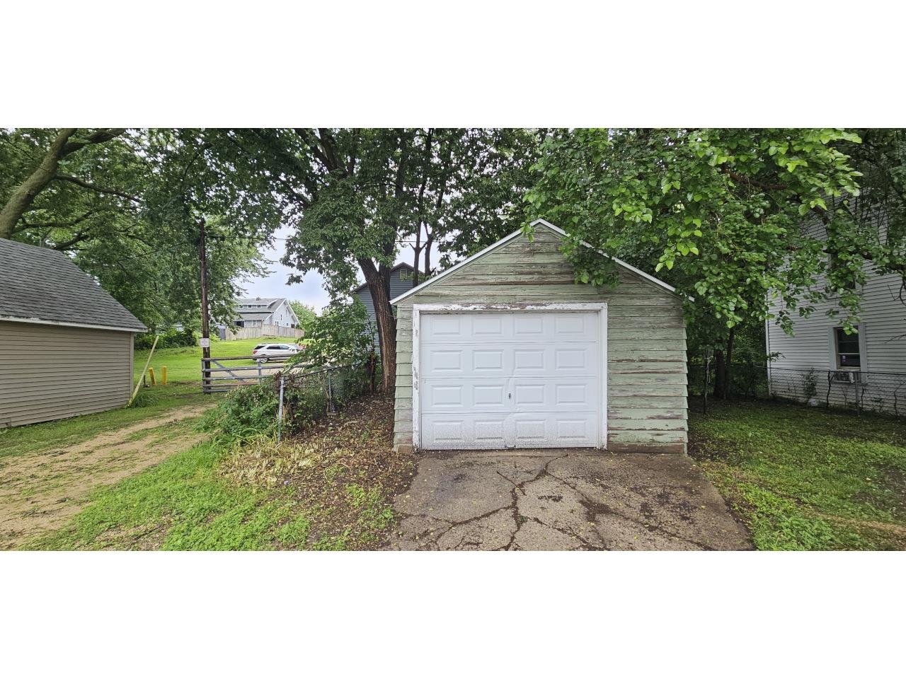1130 6th Street Beloit, WI 53511 - Photo 4 of 25