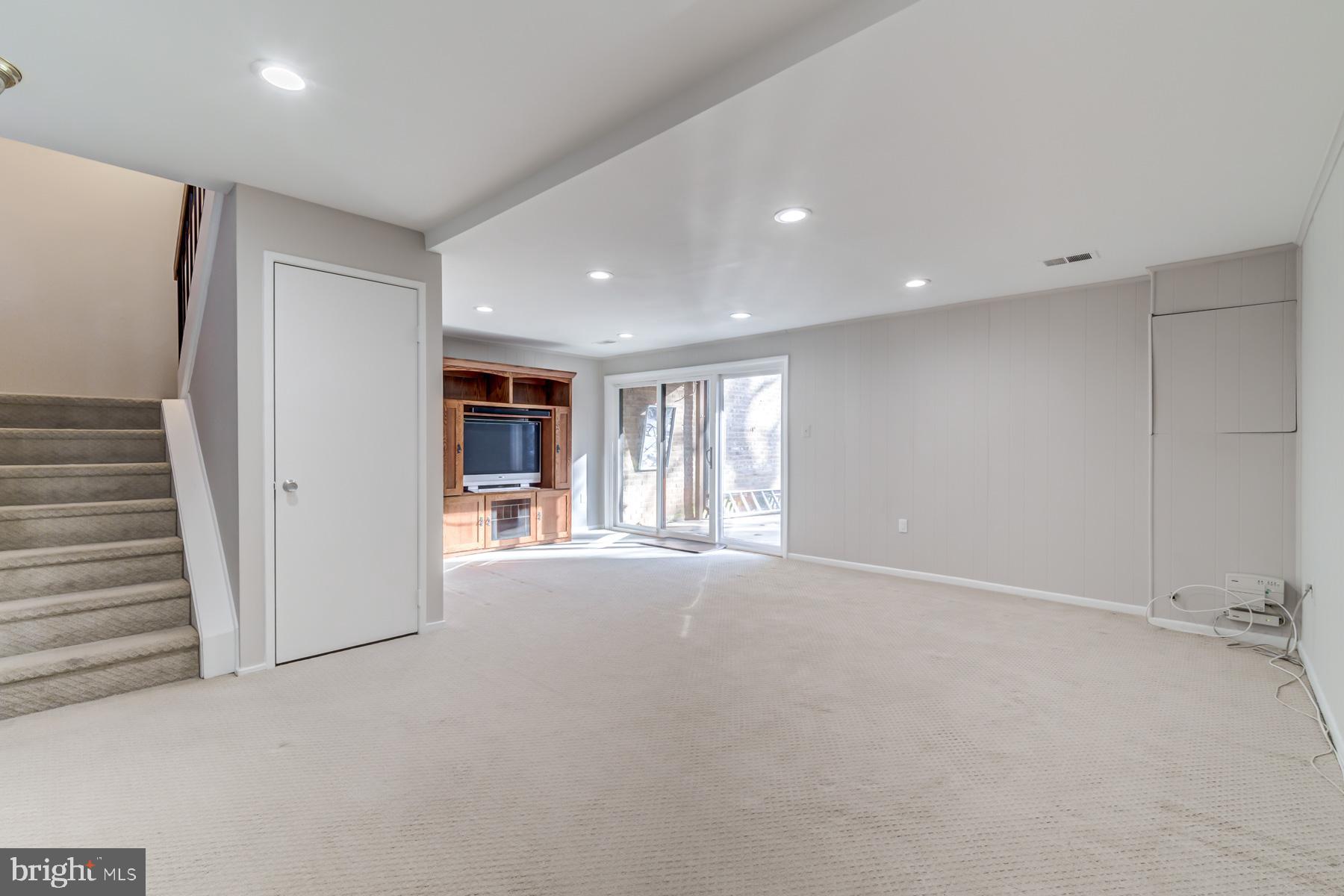 9073 Blarney Stone Drive Springfield, VA 22152 - Photo 38 of 47