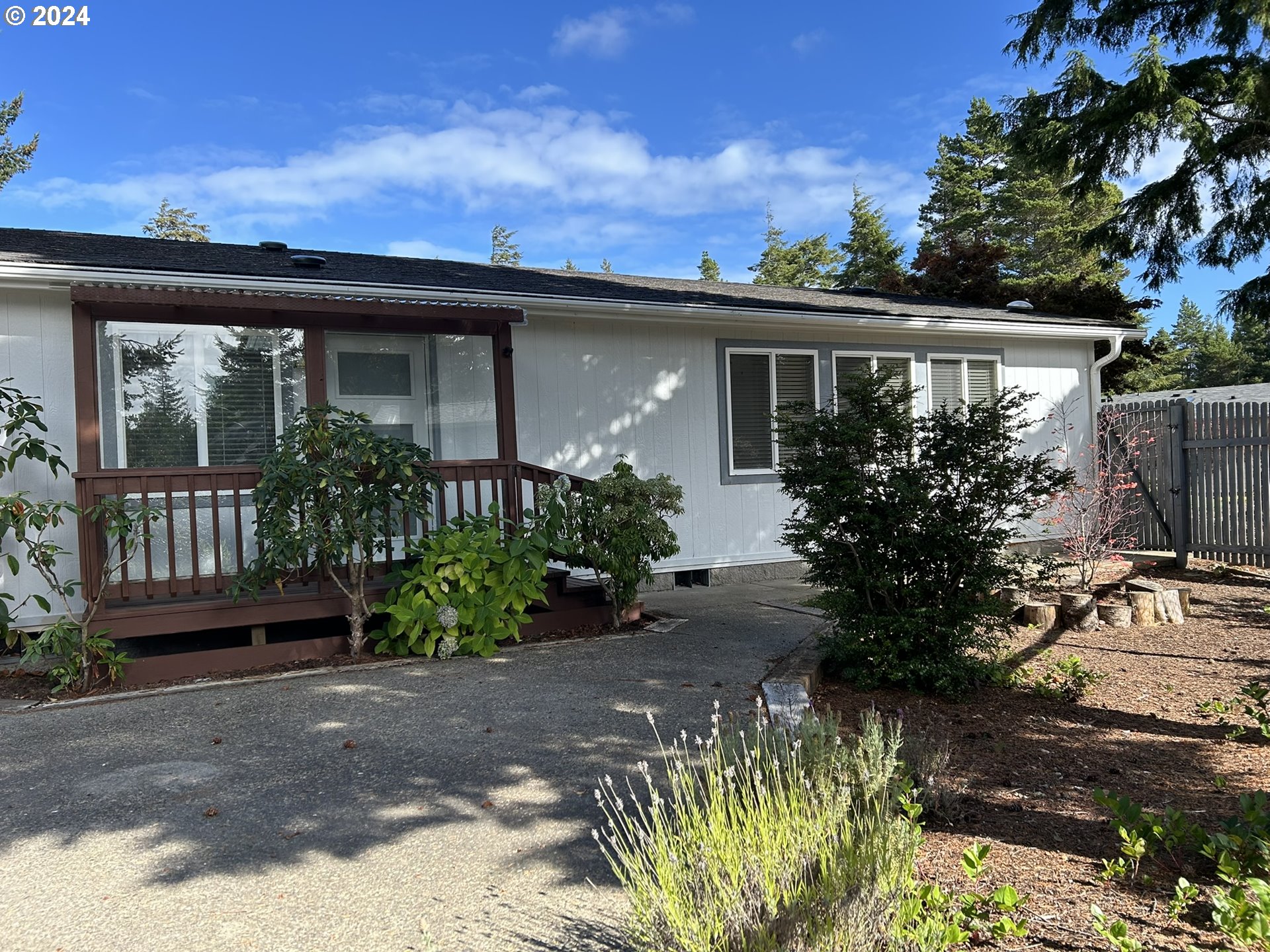 853 Munsel Creek Loop Florence, OR 97439 - Photo 33 of 44 a front view of a house with garden