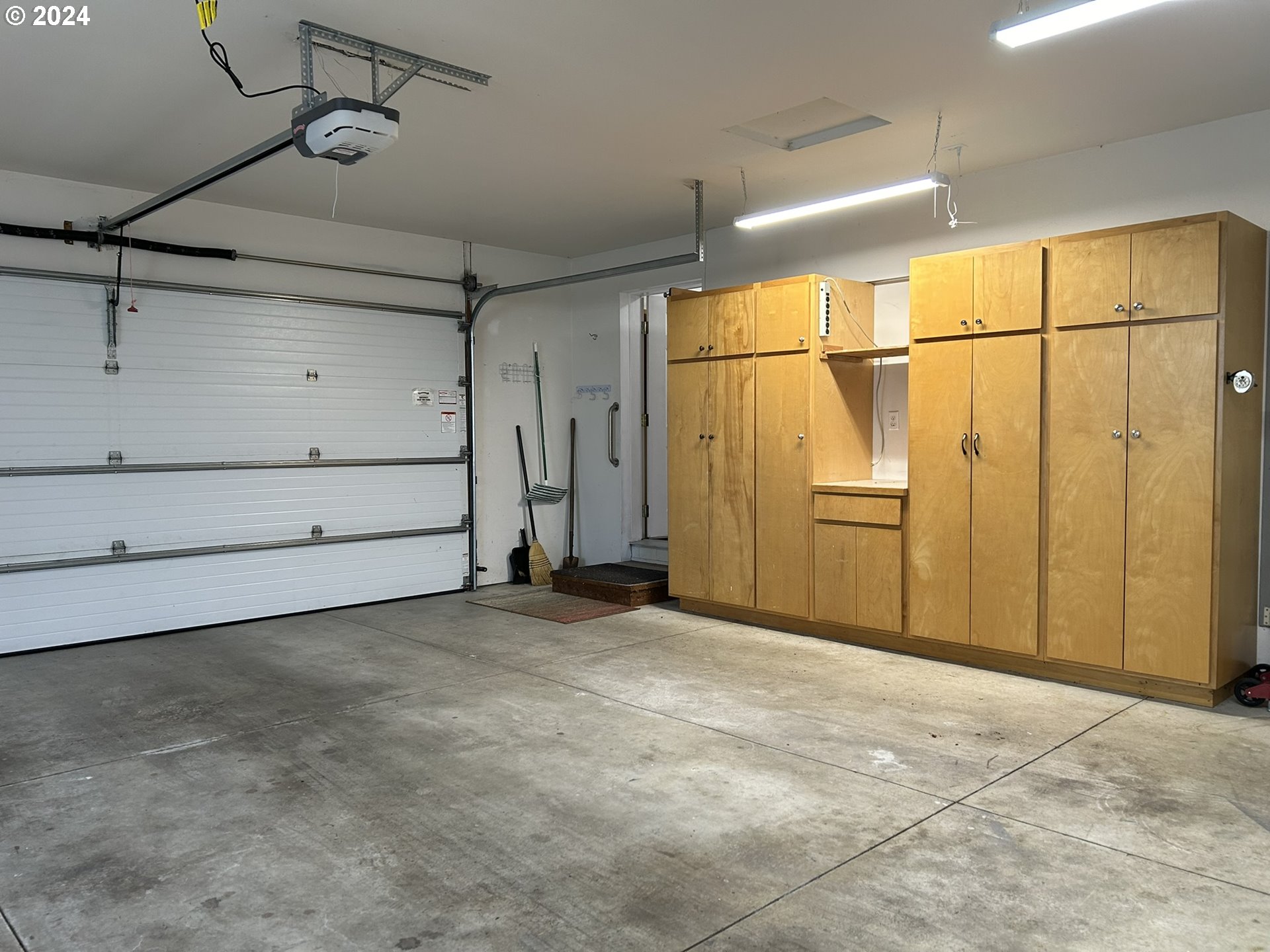 853 Munsel Creek Loop Florence, OR 97439 - Photo 39 of 44 a view of a garage