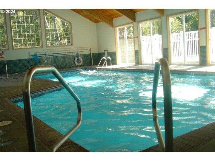 853 Munsel Creek Loop Florence, OR 97439 - Photo 42 of 44 a living room with a garden